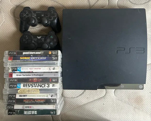 Ps3 com +12 jogos e dois controles