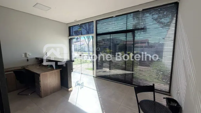 Loja comercial para aluguel com 140 m² no Bairro Cidade Jardim, Uberlândia