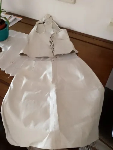 MARAVILHOSO CONJUNTO DE SAIA FORRADA E BLUSA COURO LEGÍTIMO 