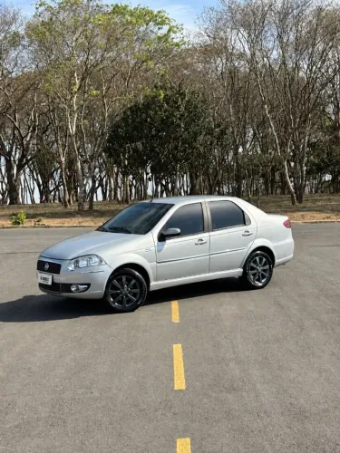 Fiat Siena Essence Dualogic 1.6 Flex 16V 4P 2011