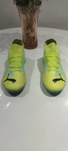 Chuteira society PUMA do Neymar verde Neon