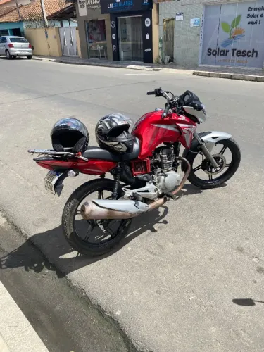 Vende-se titan 150 moto tá zera sem nada pra fazer