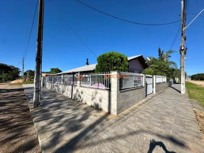 Casa para Venda em Imbituba, Araçatuba, 3 dormitórios, 2 banheiros, 3 vagas