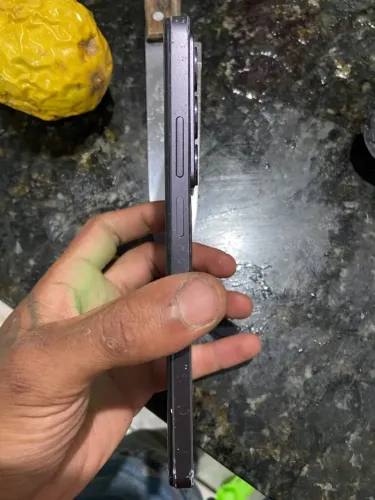 Vendo celular realm c75 256 gb com detalhes na tela