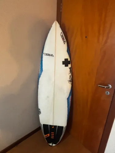 Prancha de surf 5.9 + quilha fibra de carbono