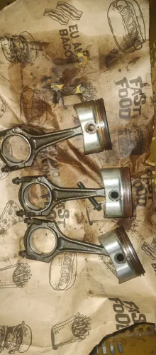 Vendo três bielas  com Pistão stand da a Meriva 1.8