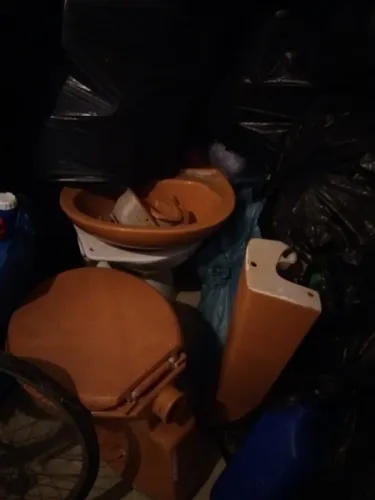 Conjunto banheiro sanitário e pia