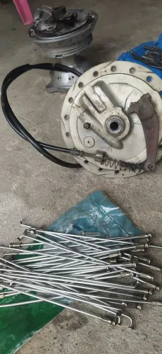 Vendo cubo dianteiro e traseiro da Bros 150 freio tambor e raiação inox dianteiro e trase