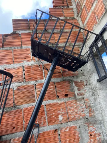 LIXEIRA DE CALÇADA