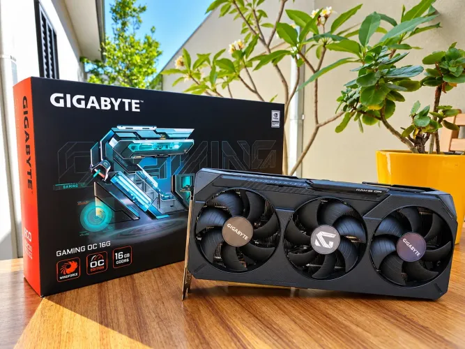Placa de Vídeo AMD Radeon RX 9070 XT 16GB Gigabyte Gaming RX 9070XT (NF + Garantia)