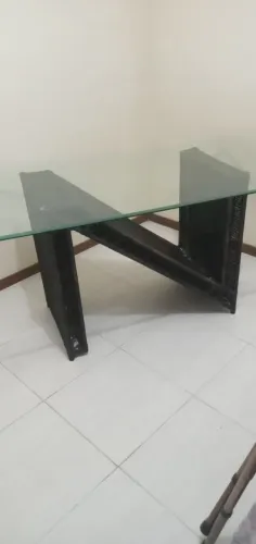 Mesa de vidro acabamento chanfrado