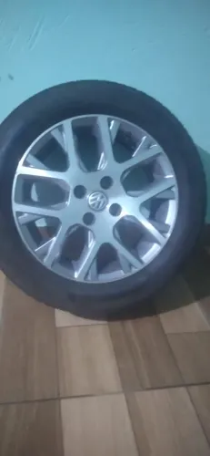 Rodas originais 4x100 saveiro cross com pneus muito bons