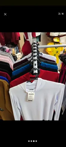 15 expositores Central com 2 penduradores  inclinados e 2 retos 