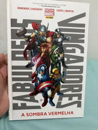 HQ Fabulosos Vingadores - A Sombra Vermelha (seminovo)