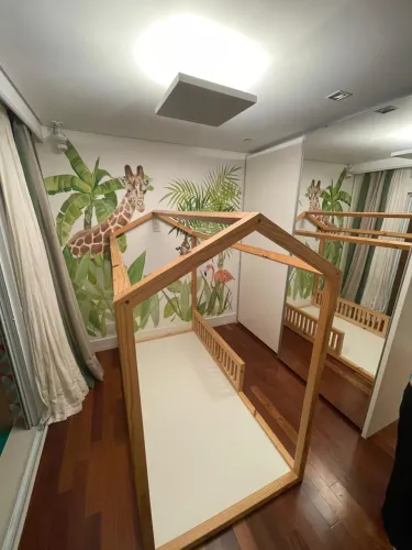 Cama infantil de madeira maciça