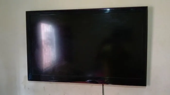 Vendo TV 43 polegadas com defeito não faço entrega 