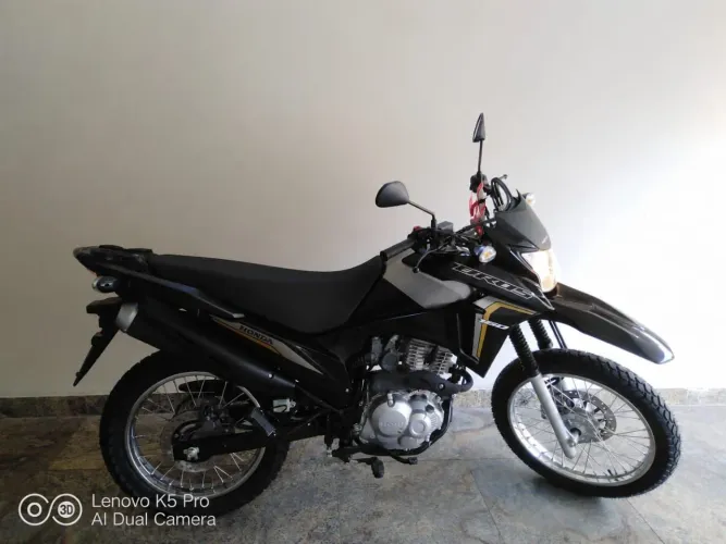 VENDO MOTO HONDA BROS 160