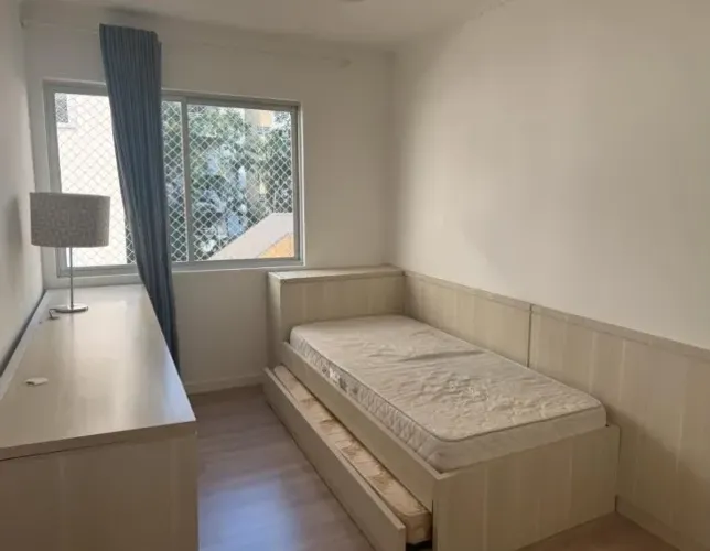 Alugo 1 quarto somente para mulheres
