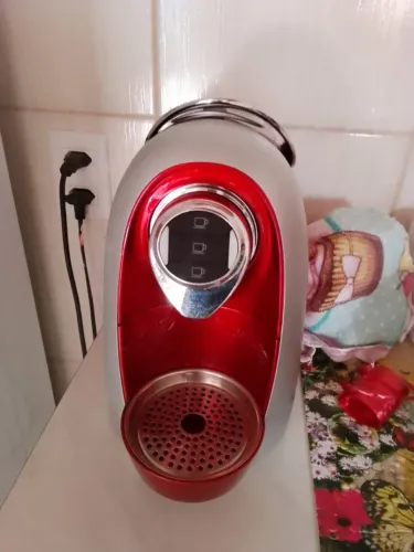Cafeteira Versa Vermelha - TRES 3 CoraçõesCafeteira