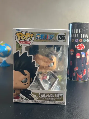 Funko pop de one piece do personagem luffy na forma snake-man