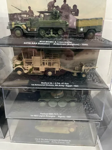 Miniaturas de blindados do exército escala 1/43
