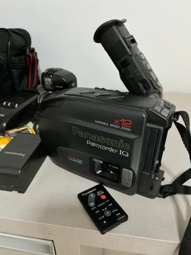 Filmadora Vintage Panasonic Palmcorder IQ PV-IQ404 VHS-C + Acessórios