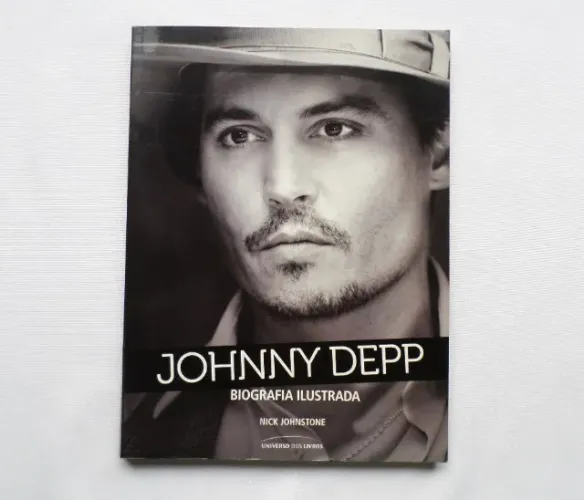 Livro de Cinema - Johnny Depp, Biografia Ilustrada - Capa Comum - Usado