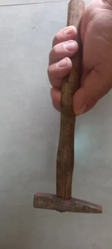 Martelinho pequeno antigo 