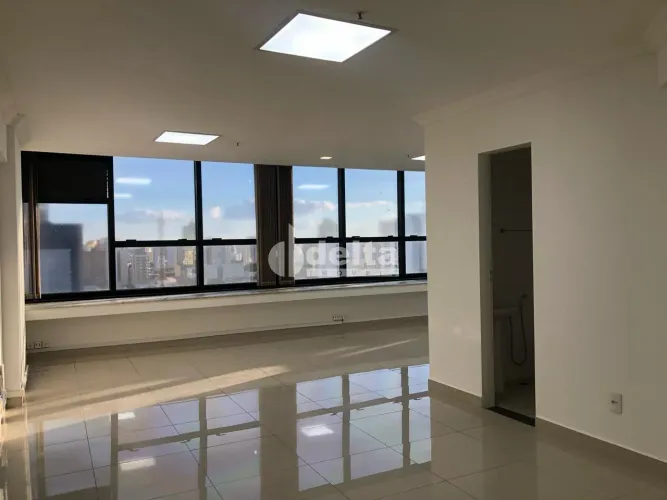 Sala disponível para venda no bairro Centro em Uberlândia-MG.
