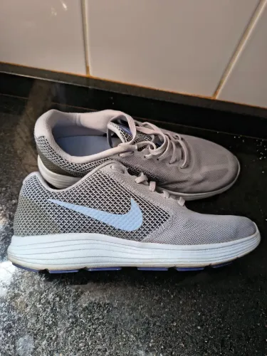 Nike Revolution 3 Original USA