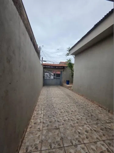 Vende-se casa com edícula