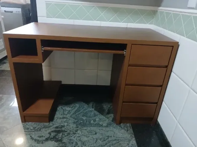 Vendo escrivaninha em MDF para trabalho/estudo