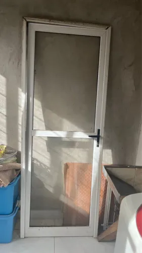 Vendo Porta de vidro+ alumínio