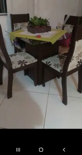 Mesa com 4 cadeiras tampo vidro