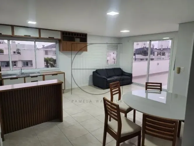 Cobertura exclusiva com terraço e potencial para duplex