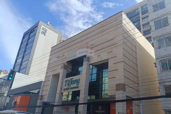Sala para alugar no Tiffany Center, localizada na Reta da Penha- Vitória.