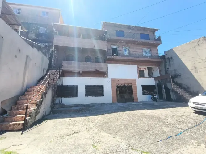 Vendo Prédio Comercial e Residencial com Aptos p/ Locação em São Caetano - Salvador - BA