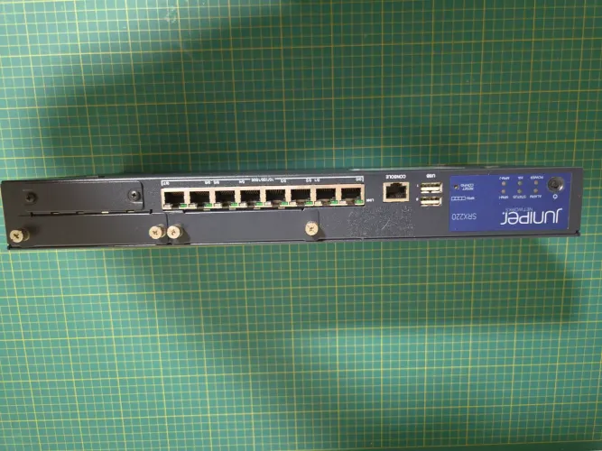 Firewall Juniper SRX220H2 8 Portas Gigabit com Fonte
