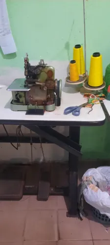 Máquina de costurar semi industrial 