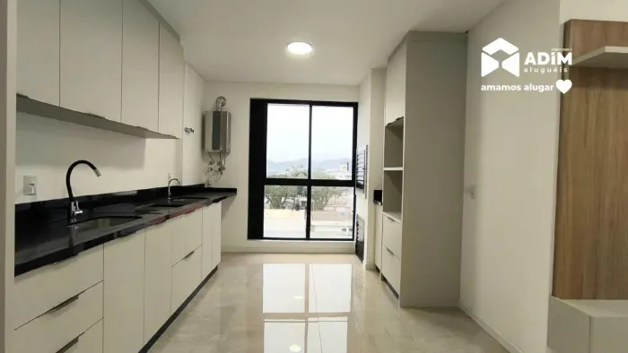 Apartamento novo a poucos metros da Avenida do Estado em Balneário Camboriú.