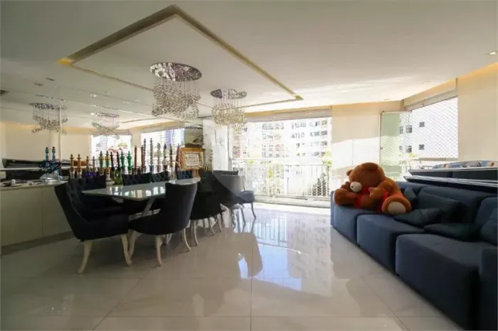 Apartamento à venda com 3 quartos, sendo 2 suítes, no condomínio Família Mooca, São Paulo