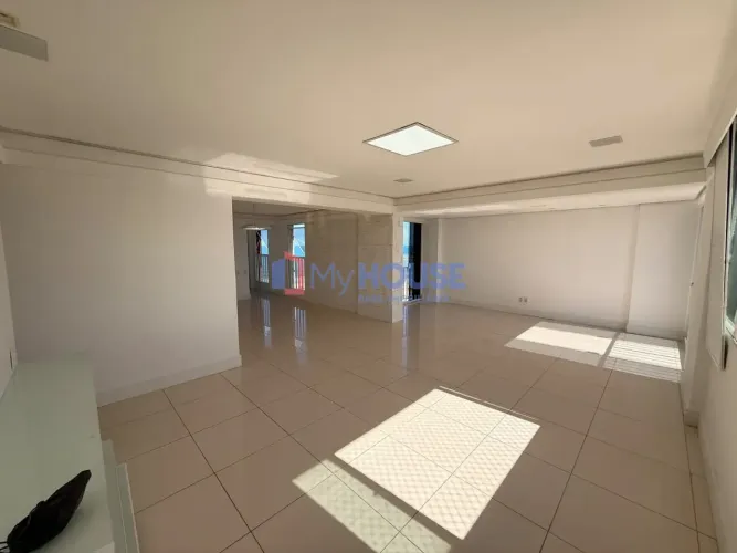 Vista panorâmica de tirar o fôlego na Soares Lopes, ap reformado com projeto assinado, 3/4
