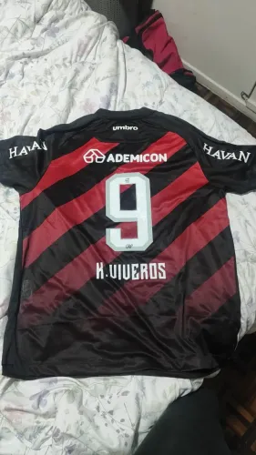 CAMISA OFICIAL ATHLETICO 2026 AUTOGRAFADA PELO KEVIN VIVEROS