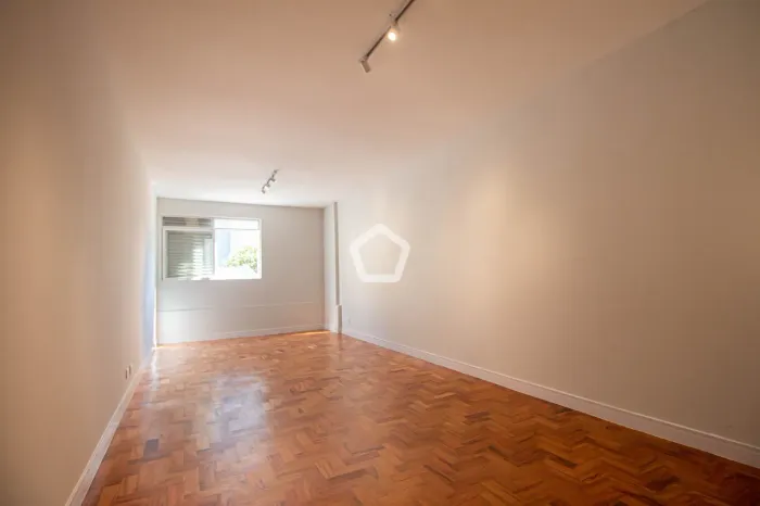 Apartamento de 46m² em Vila Mariana com Iluminação e Decoração