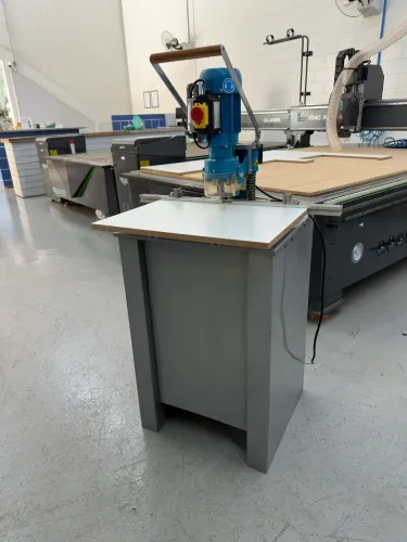 Furadeira de dobradiça Hettich semi nova 