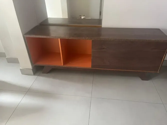 Rack para TV com portas de correr 