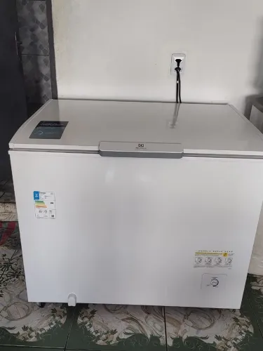 Vendo frizzer de 314 L num valor de 2.300 tendo nova fisca