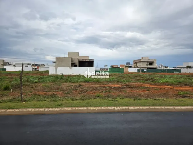 Terreno disponível para venda no bairro Novo Mundo em Uberlândia MG