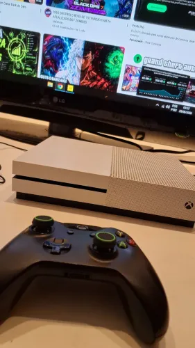 Xbox One S | 750GB | 1 Controle