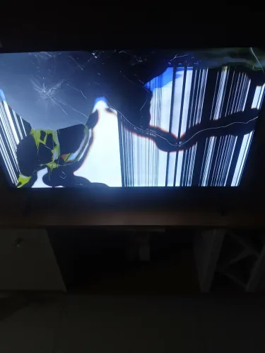 Tv semp Toshiba c/defeito.tela quebrou